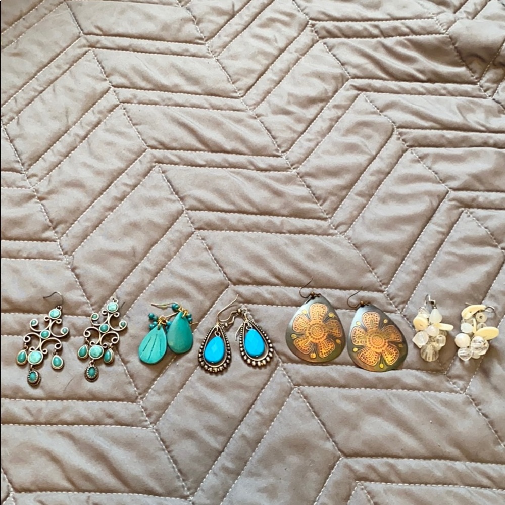 Bundle of 5 earrings